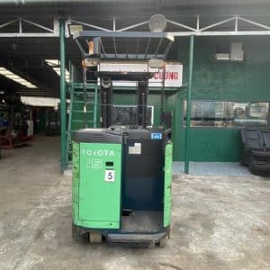 Xe nâng điện đứng lái cũ toyota